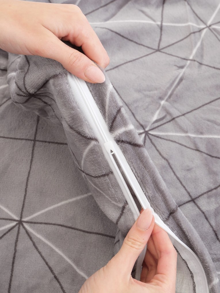 Obliečka na vankúšik mikroplyš Exclusive 40 × 40 cm - Sebastian šedý