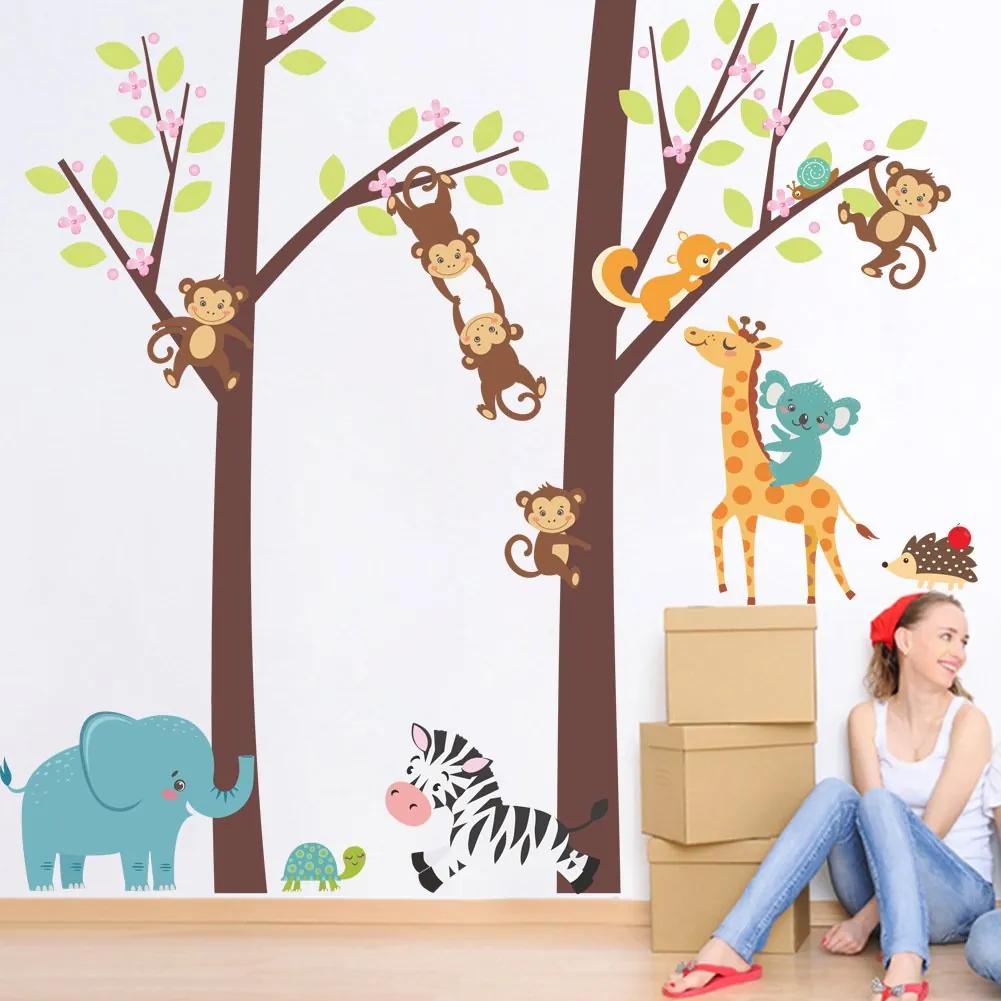 Veselá Stena Samolepka na stenu na stenu Strom a spokojná zvieratká