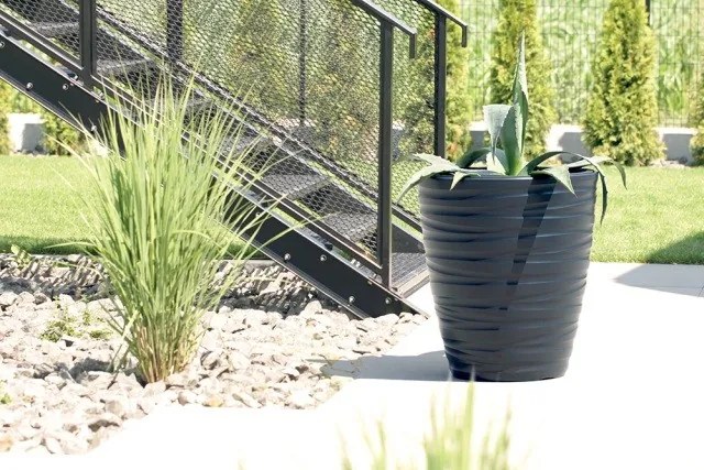 Kvetináč s vložkou MAXE biely