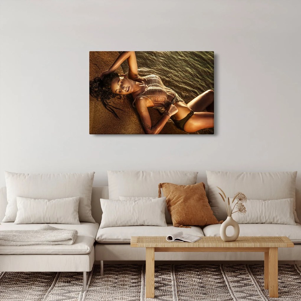 Obraz ženy ležiacej na pláži (90x60 cm)