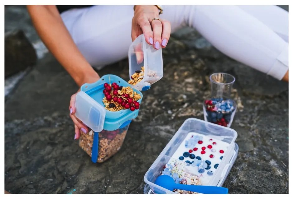 Modrá škatuľka na svačinu a obed s príborom, Vialli Design, 650ml+230m