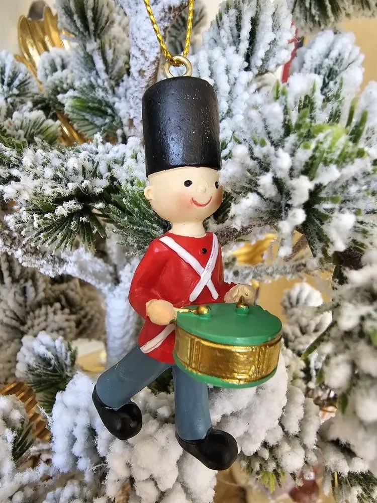 Červeno-zelená závesná dekorácia vojačik s bubienkom - 4*2*8 cm