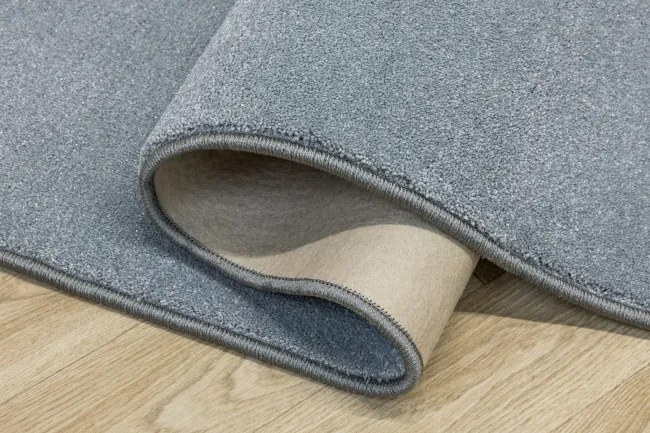 Metrážny koberec Pearl-Flash 80 svetlosivý / strieborný