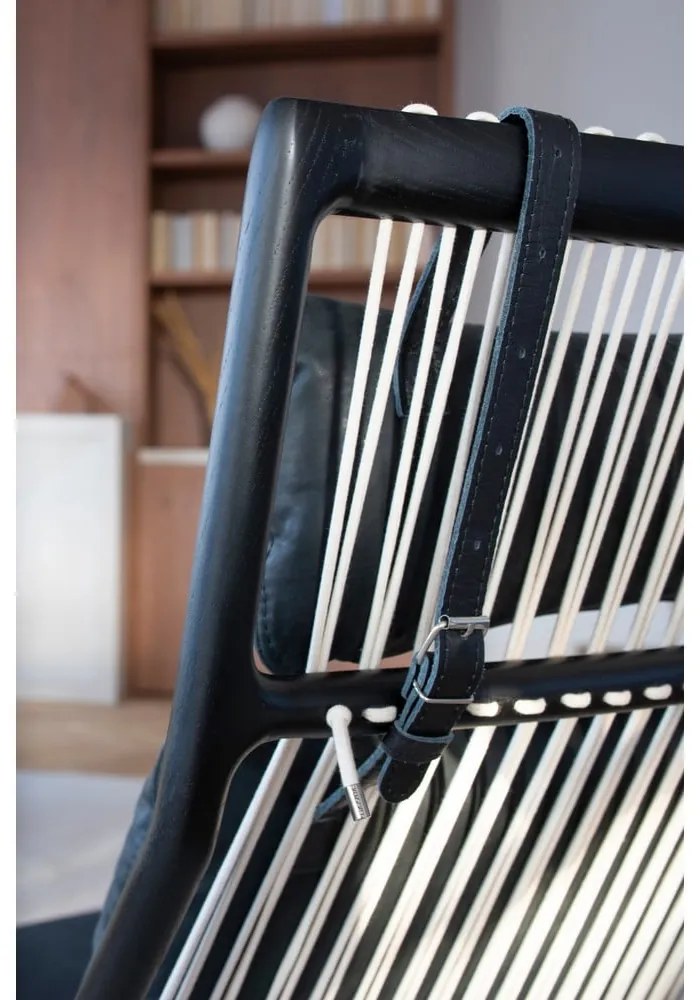 Kreslo s konštrukciou z dubového dreva so sivým textilným sedadlom Gazzda Dedo