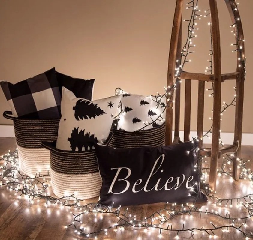 Bielo-čierna obliečka na vankúš so stromčekmi Believe Black&White X-Mas - 30*50 cm