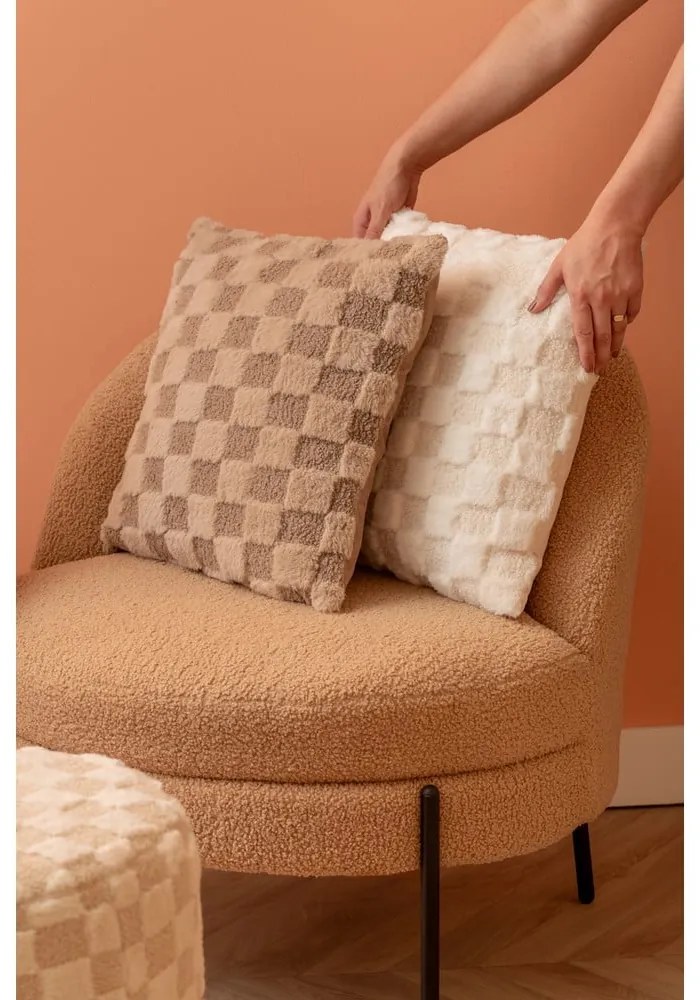 Dekoračný vankúš z mikroplyšu 45x45 cm Checker – PT LIVING