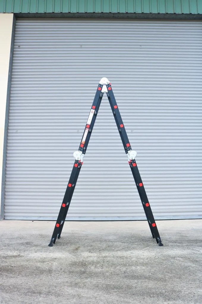 Noela Multifunkčný hliníkový rebrík 4x4 473 cm NVLG-44 BLACK PREMIUM + kolieska, podlážka a polica