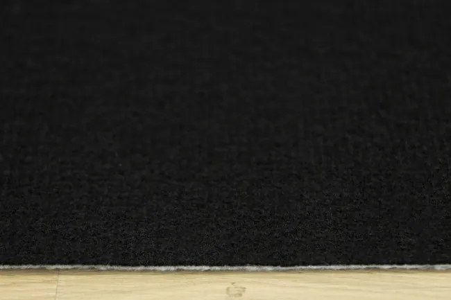 Metrážny koberec Star s filcom 77 čierny