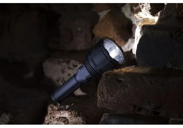 LED Stmievateľná nabíjacia baterka LED/30W/5V IPX7 3000 lm 4200 mAh