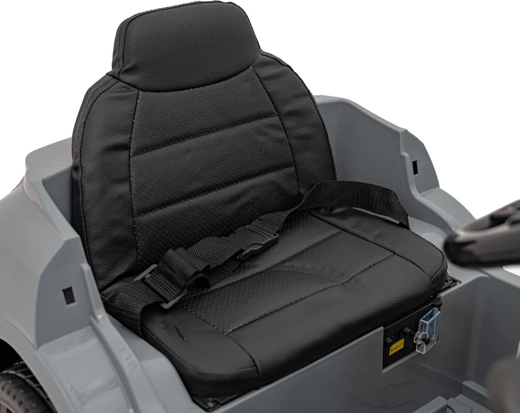 Ramiz Audi SQ8 vozidlo Sivá