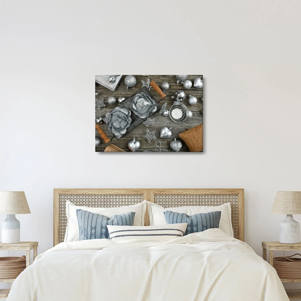 Obraz - strieborné vianočné dekorácie (70x50 cm)