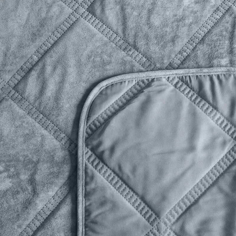 Dekorstudio Zamatový prehoz na posteľ VELVET1 v striebornej farbe Rozmer prehozu (šírka x dĺžka): 220x240cm