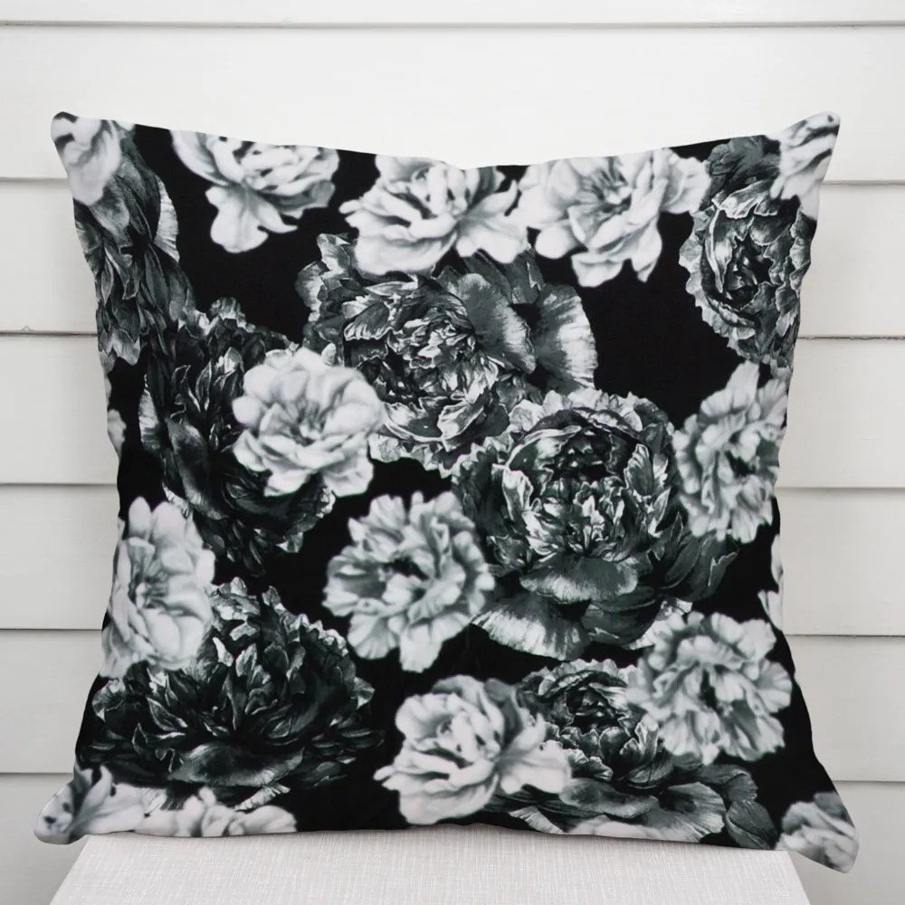 Biante Zamatová obliečka na vankúš Tamara TMR-040 Čierno-biele pivonky na čiernom 45 x 45 cm