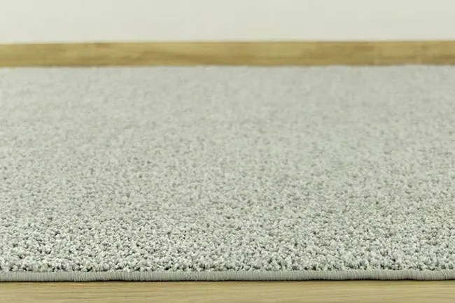 Metrážny koberec Mabelie 372 sivý