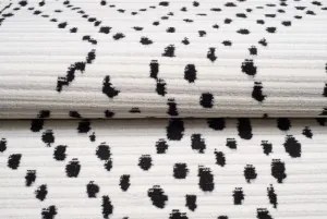 TA Koberec 3188B KRÉMOVÁ / ČIERNA JUNO Rozmer: 120x170 cm