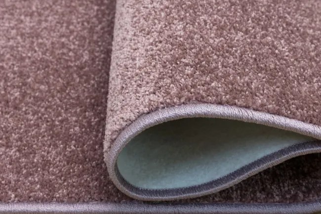 Metrážny koberec GALAXY 16 fialový