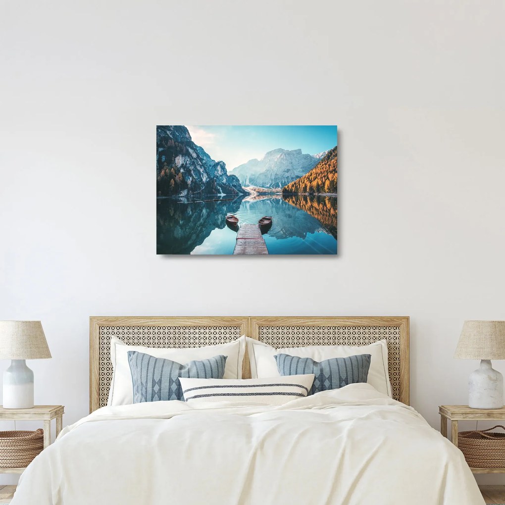 Sklenený obraz - Lode na jazere Braies (70x50 cm)
