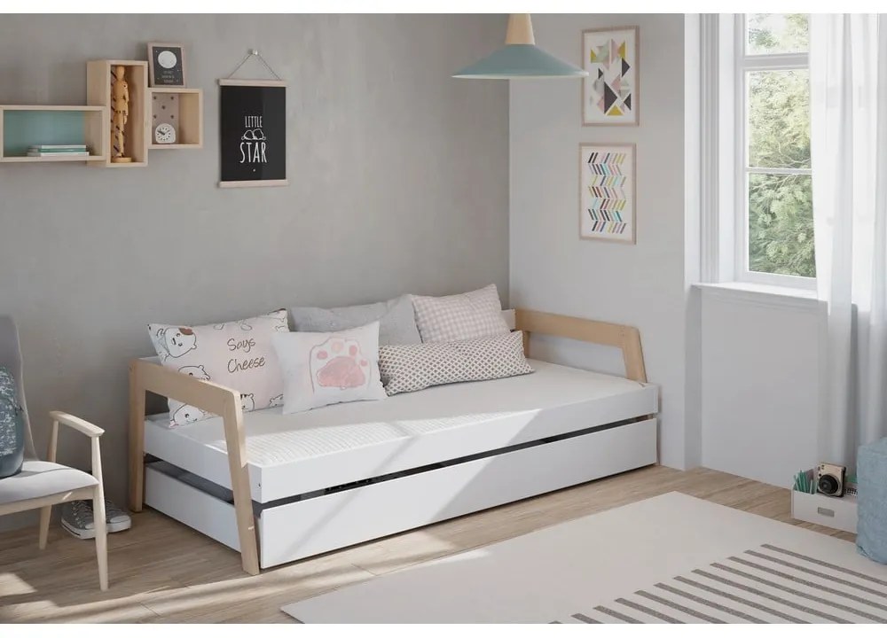 Biela/prírodná detská posteľ z borovicového dreva s výsuvným lôžkom 90x200 cm Carrie – Marckeric