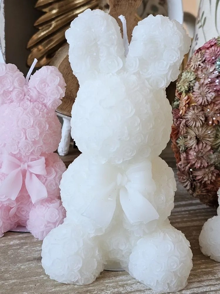 Biela ružičková sviečka v tvare zajačika Rabbi Rose - 9*9*16 cm/ 15h