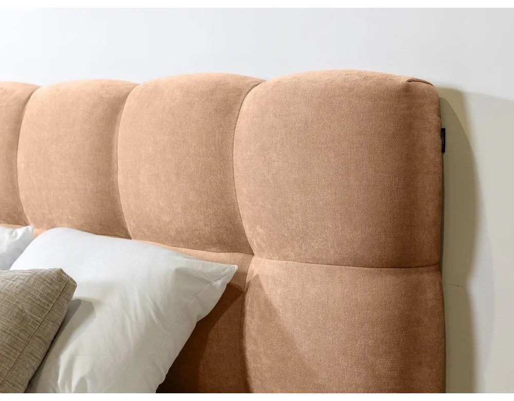 Svetloružová čalúnená dvojlôžková posteľ s roštom 180x200 cm Kumo – Bobochic Paris