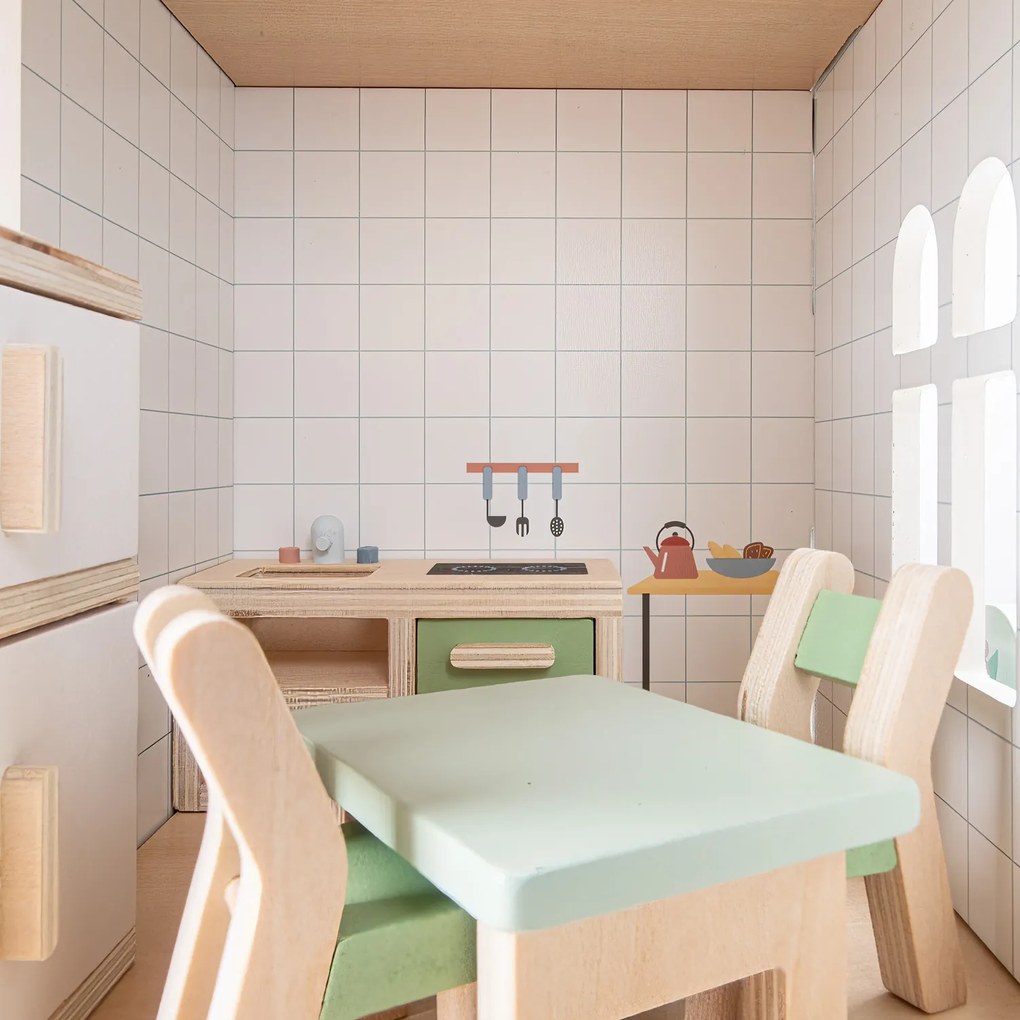 Drevený dom pre bábiky s nábytkom