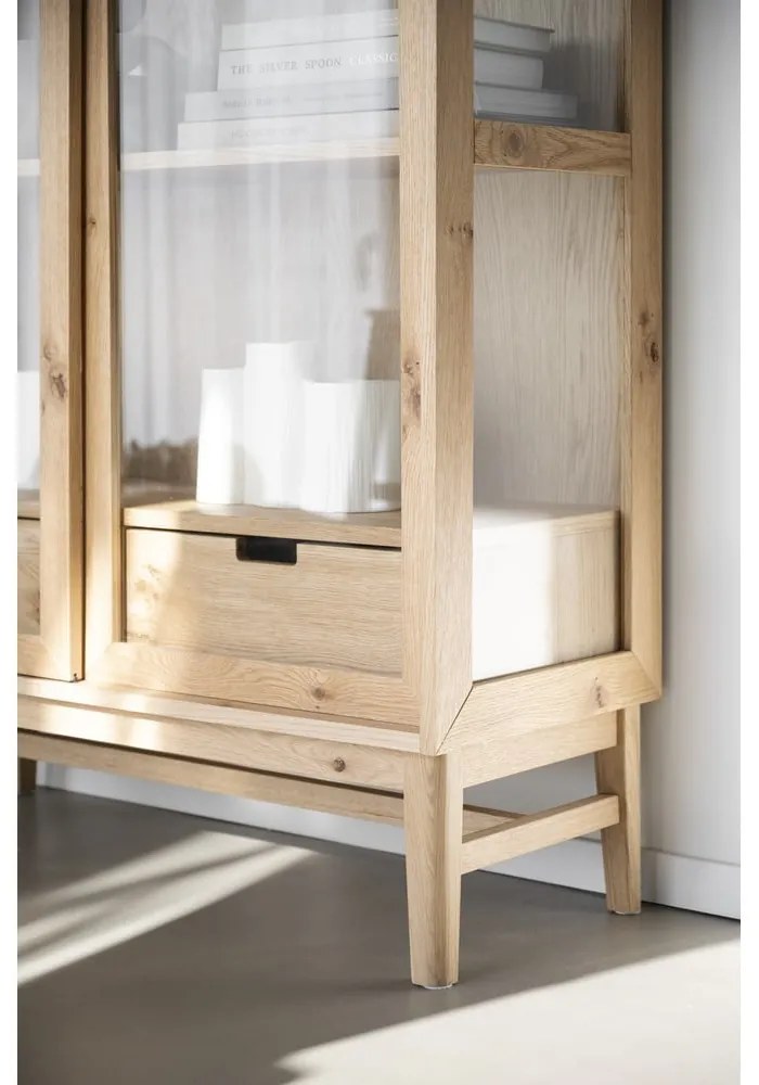 Vitrína v dekore duba s posuvnými dverami v prírodnej farbe 100x203 cm Hazelton – Rowico