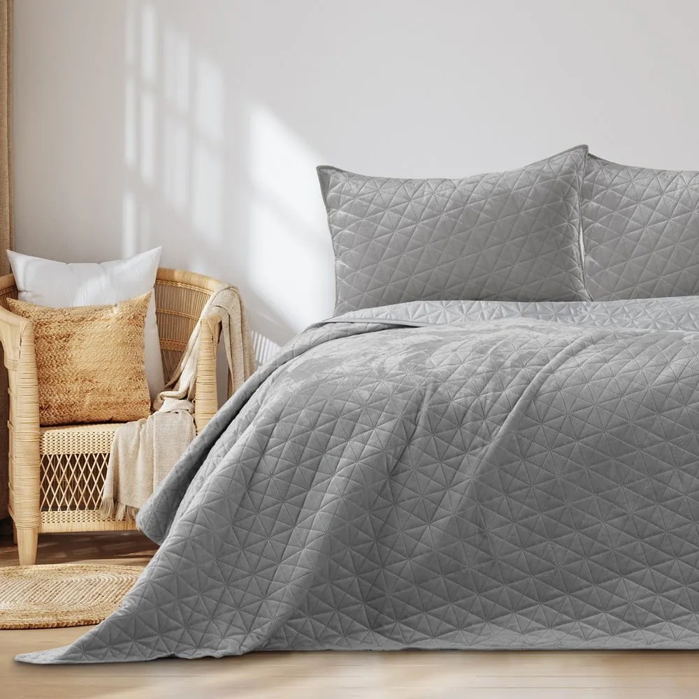 Svetlosivý zamatový prešívaný pléd 220x240 cm Laila – Restilo