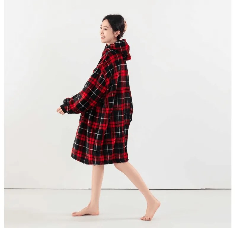 Baránková mikinová deka s rukávmi a kapucňou ALBURY, červená