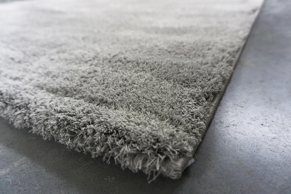 Koberec Microsofty 8301 Light Grey – sivý shaggy obdĺžnik Rozmer: 120x180 cm