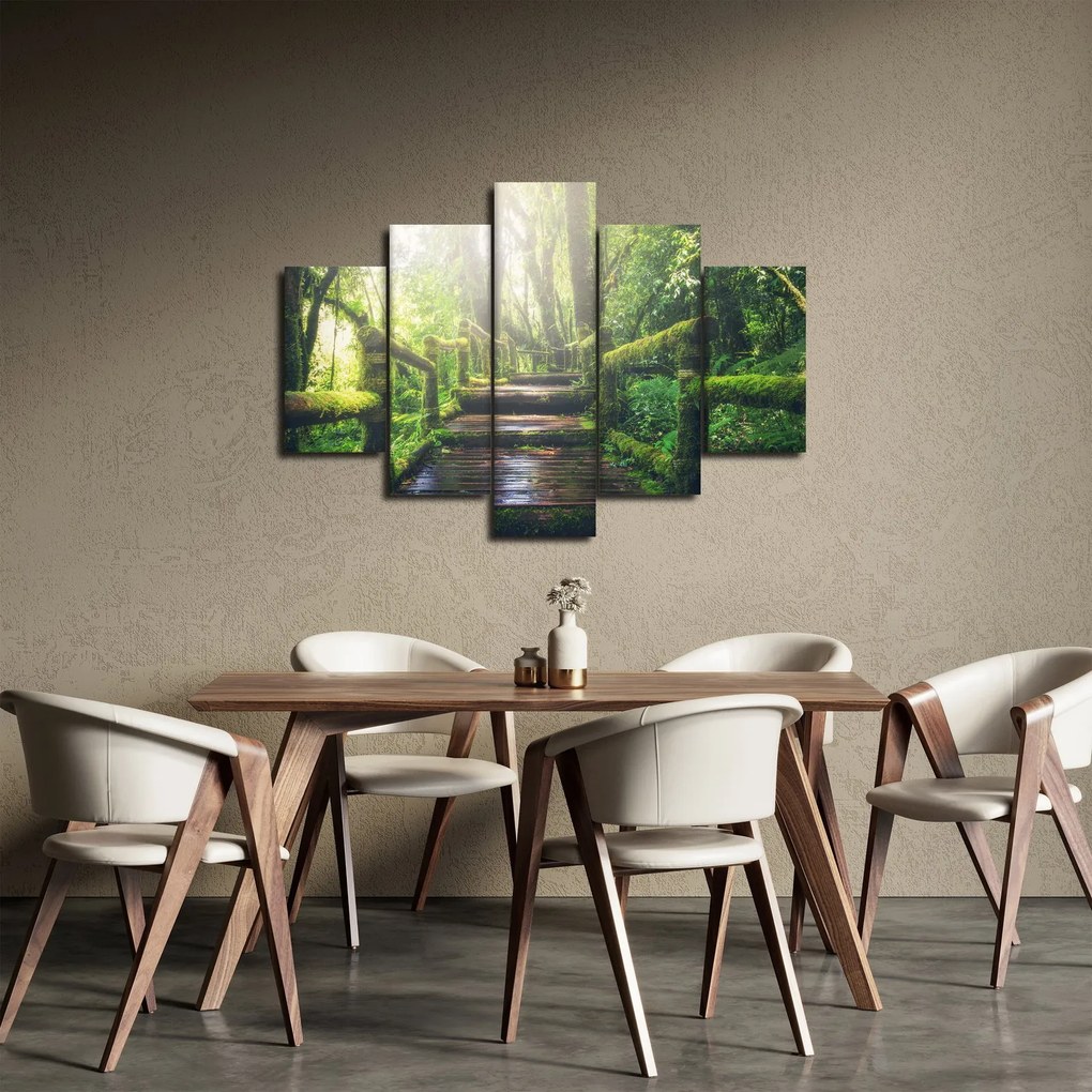 Obraz - drevené schody v lese (150x105 cm)