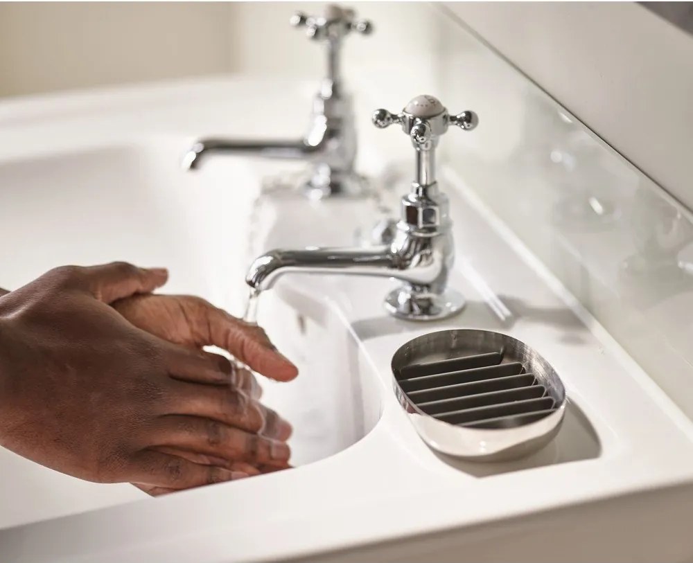 Nádobka na mydlo z nehrdzavejúcej ocele v lesklej striebornej farbe EasyStore Luxe – Joseph Joseph