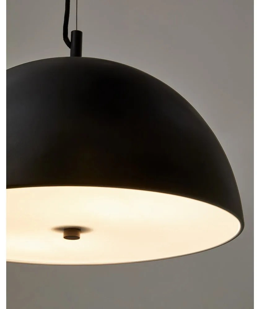 Čierne závesné svietidlo s kovovým tienidlom ø 39,5 cm Catlar – Kave Home