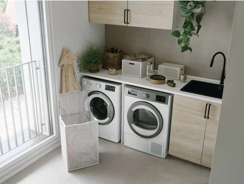 Krémovobiely kôš na bielizeň z recyklovaného plastu 60 l Kaya – Curver
