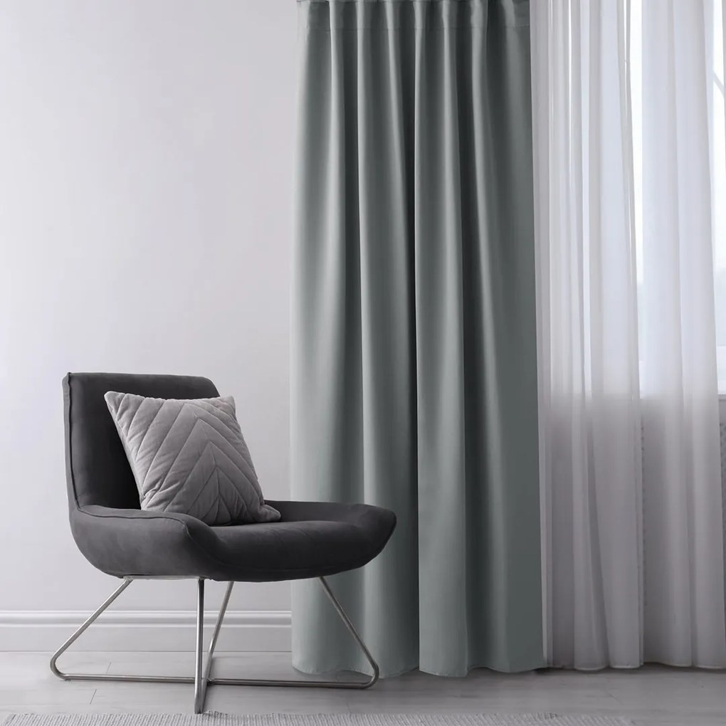 Záves AmeliaHome Blackout s multifunkčnou páskou 140x270 cm strieborný