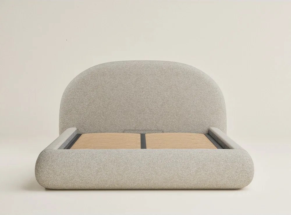 Béžová čalúnená dvojlôžková posteľ s úložným priestorom s roštom 160x200 cm Maumere – Maison de Rêve