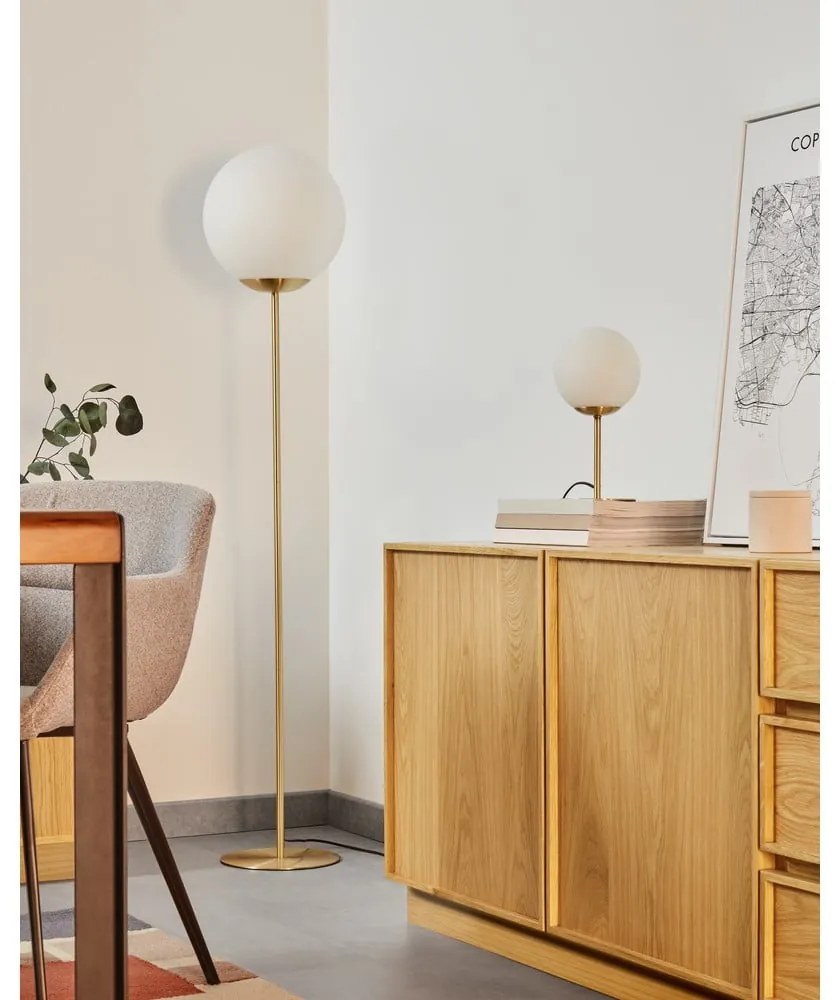 Stojacia lampa v zlatej farbe so skleneným tienidlom (výška 150 cm) Mahala - Kave Home