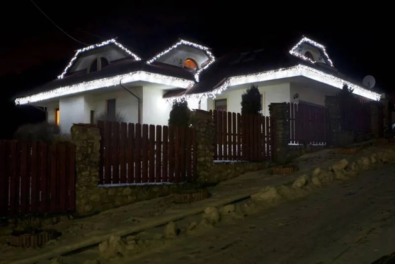 DECOLED LED svetlá vo forme snehuliakov, FLASH, 3 × 0,5 m, ľadovo biela, 114 diód, IP67, čierny kábel