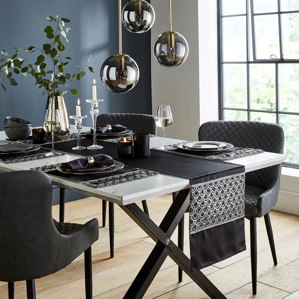 Behúň na stôl z mikrosaténu 33x180 cm Deco Sequin – Catherine Lansfield