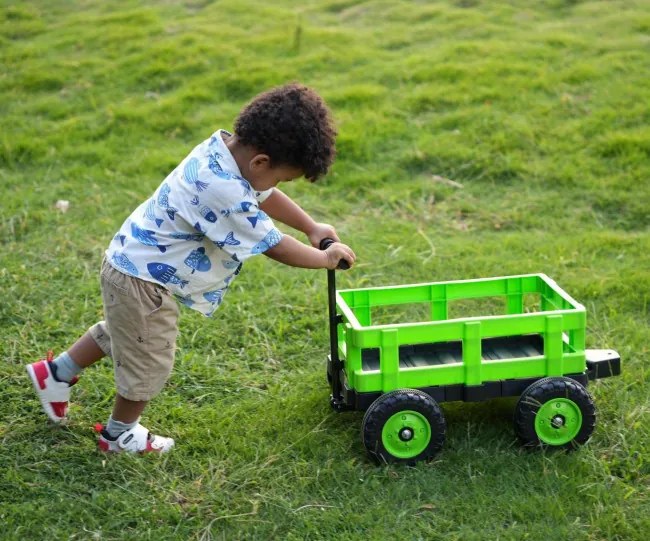 Elektrický traktor s prívesom Rolly zelený