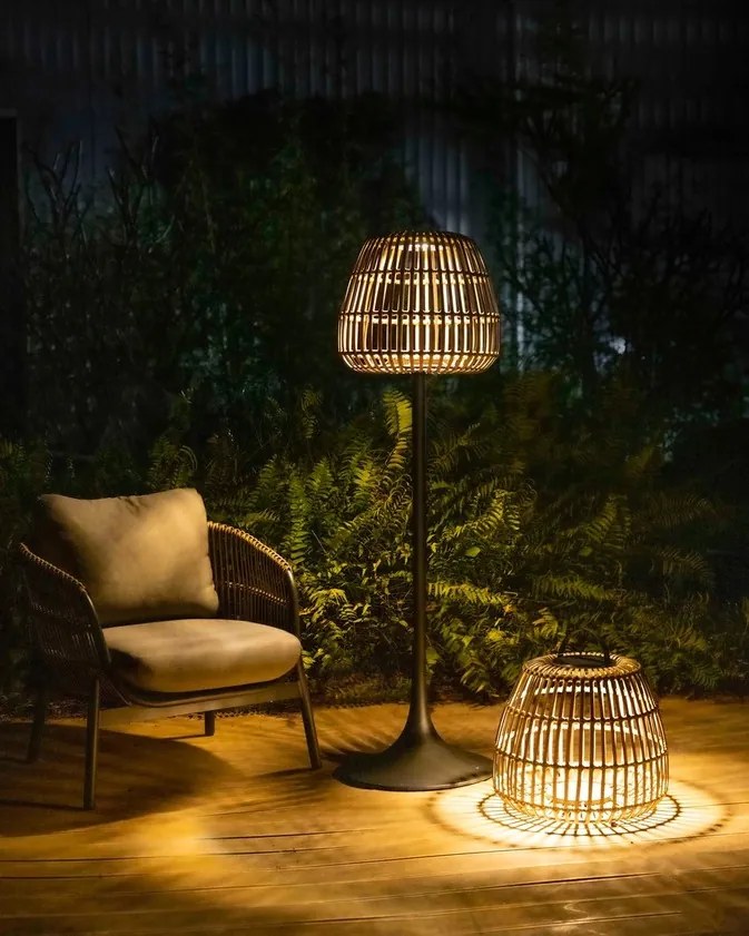 Stojacia záhradná solárna lampa Borneo