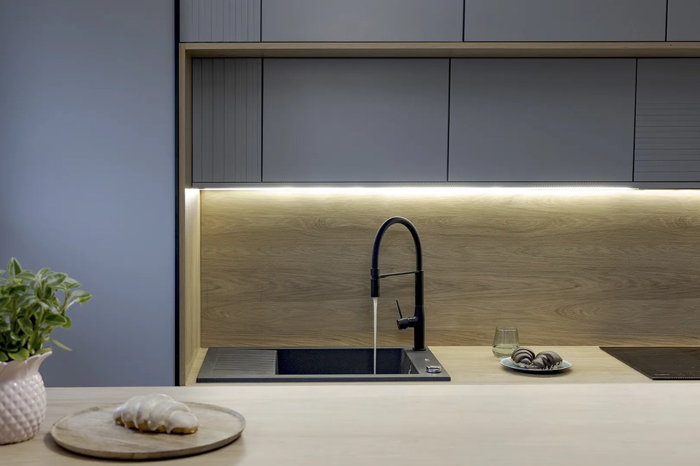 Laveo Pionier, 1-komorový granitový drez 780x500x207 s krátkym odkvapávačom, čierna škvrnitá, LAV-SBR_713T