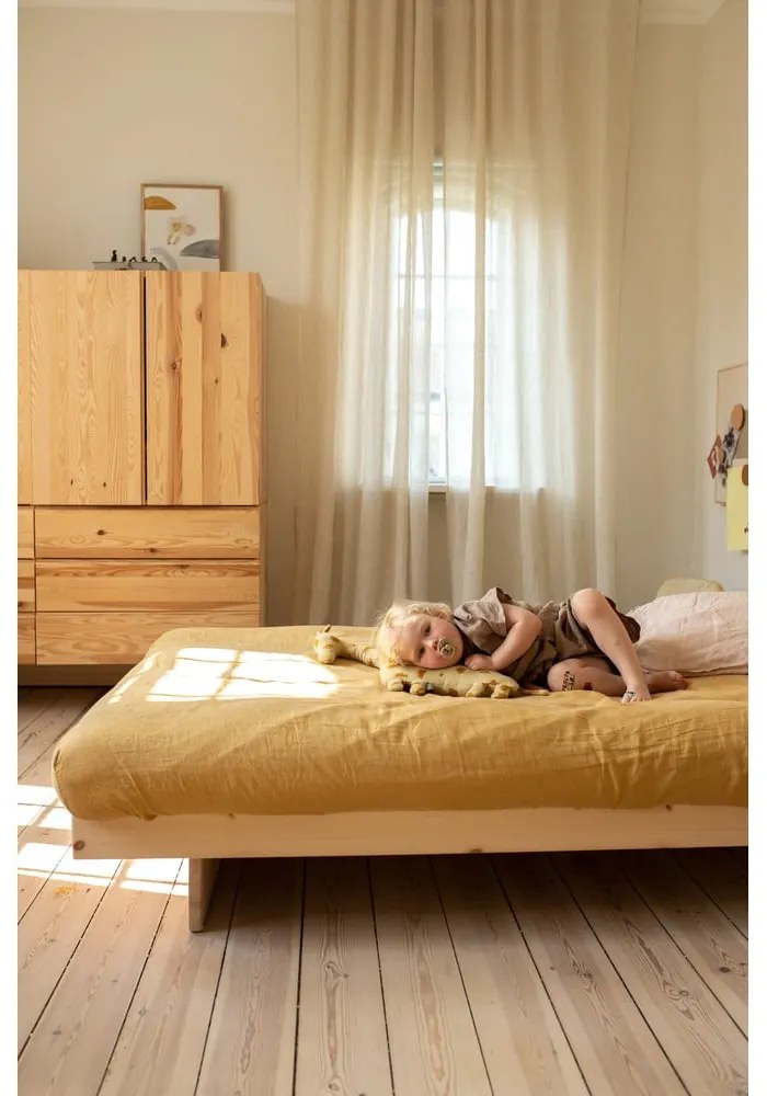 Dvojlôžková posteľ z borovicového dreva 140x200 cm – Karup Design