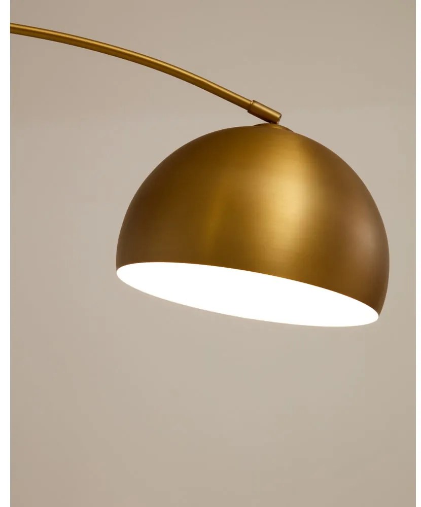 Stojacia lampa v zlatej farbe s kovovým tienidlom (výška 185 cm) Madali – Kave Home
