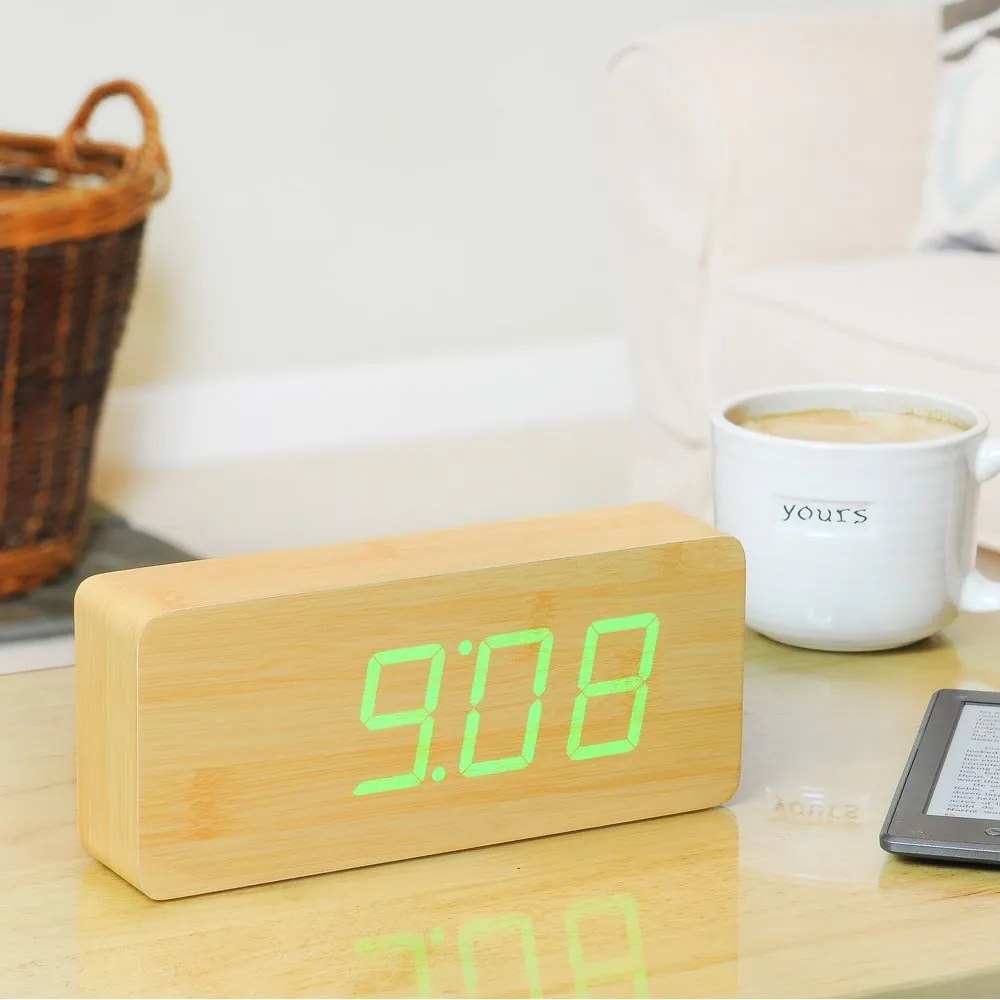 Svetlohnedý budík so zeleným LED displejom Gingko Slab Click Clock