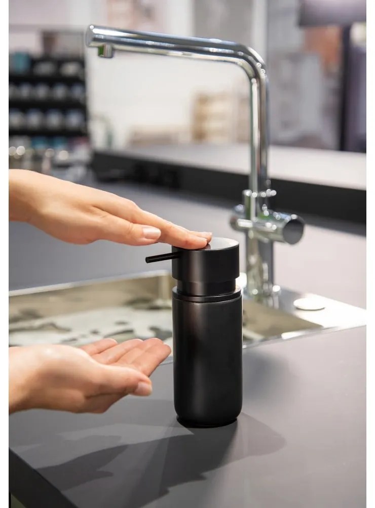Čierny keramický dávkovač mydla Wenko Black Outdoor Kitchen Silo