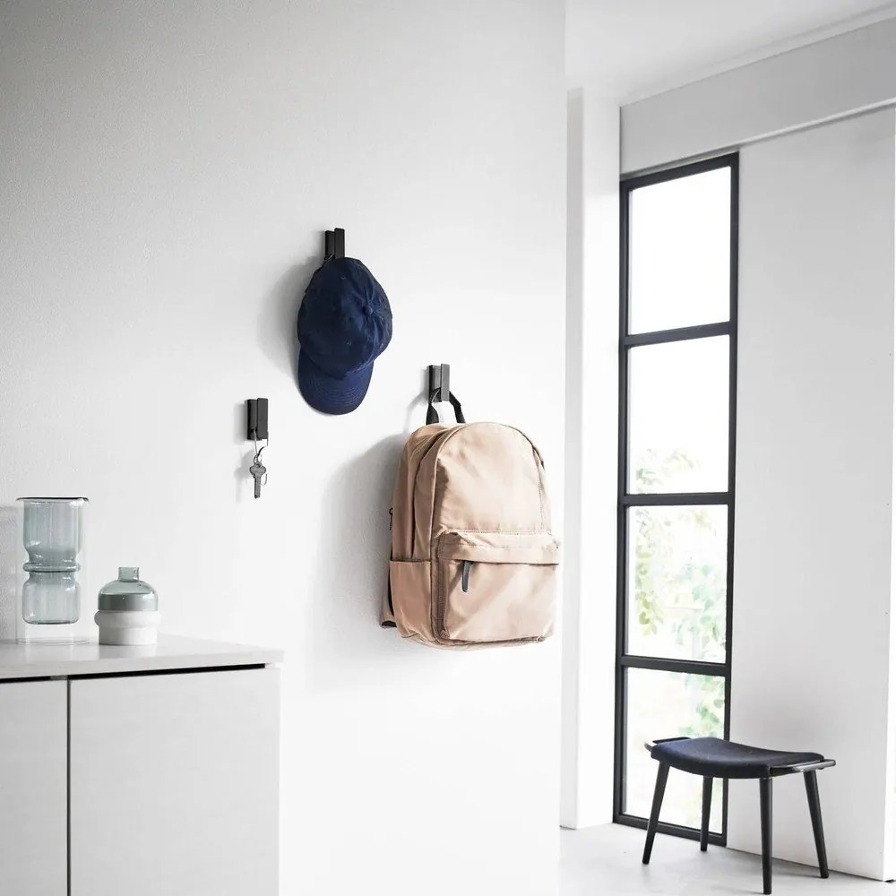 Čierne nástenné kovové háčiky v súprave 3 ks Tower – YAMAZAKI