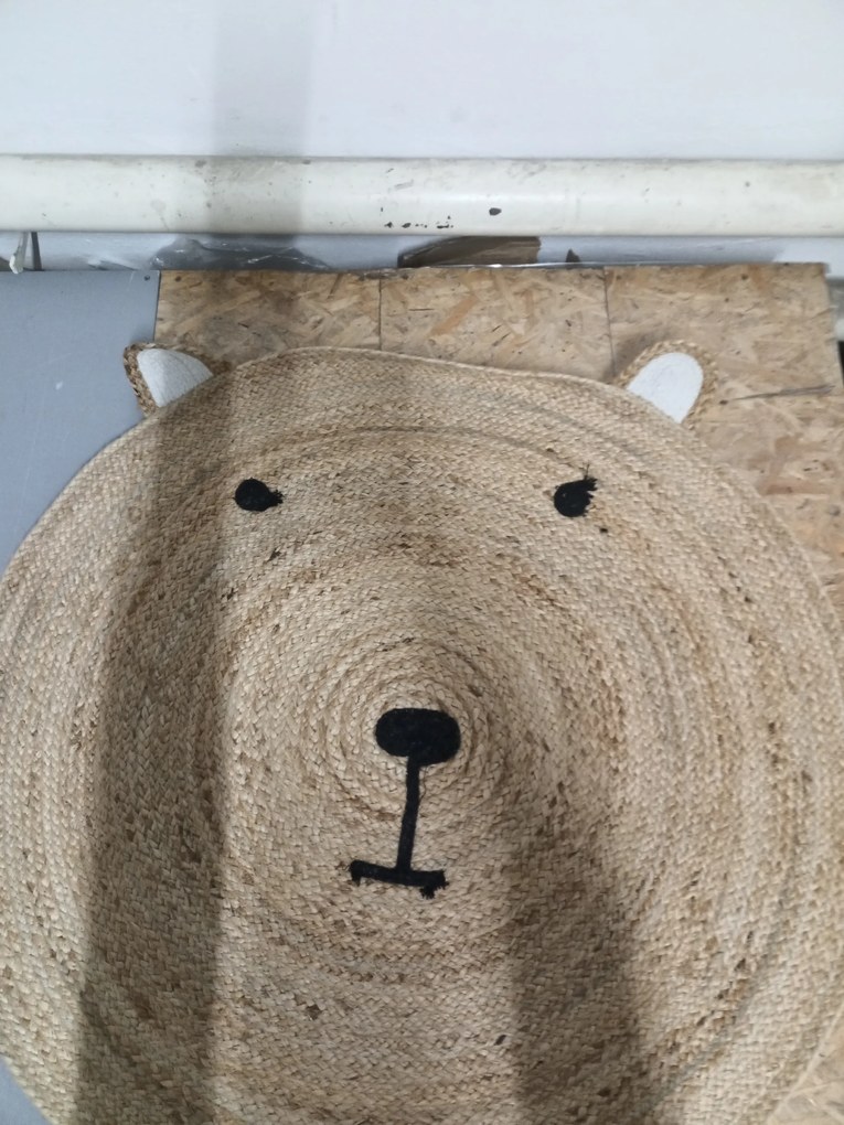 AKCIA Detský jutový koberec BEAR HEAD 100 cm II. akosť