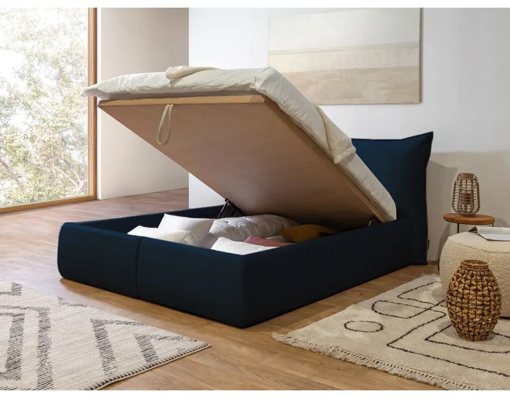 Tmavomodrá čalúnená dvojlôžková posteľ s úložným priestorom s roštom 180x200 cm Jade – Bobochic Paris