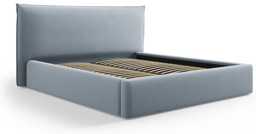 Svetlomodrá čalúnená dvojlôžková posteľ s úložným priestorom a roštom 160x200 cm Elio – Milo Casa