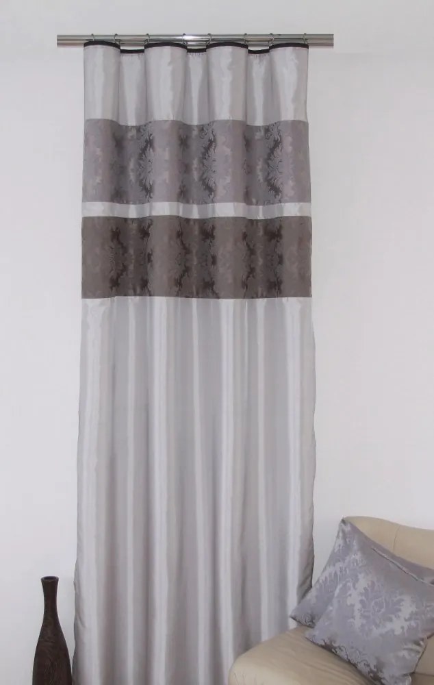 Strieborný záves k prehozu so sivým vzorom Šírka: 140 cm | Dĺžka: 250 cm (v sade 1 kus)